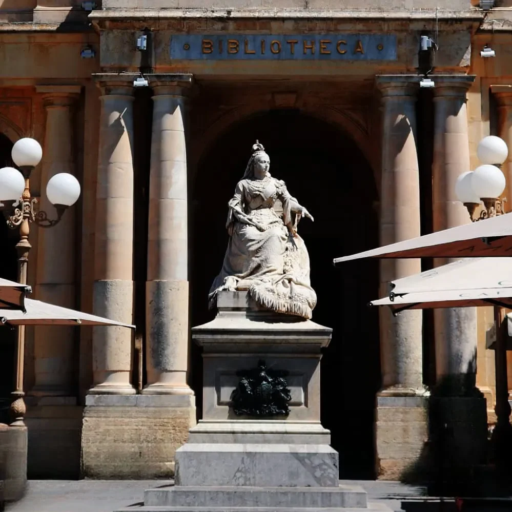 BibliotecaValletta Queen Victoria monument in Valletta